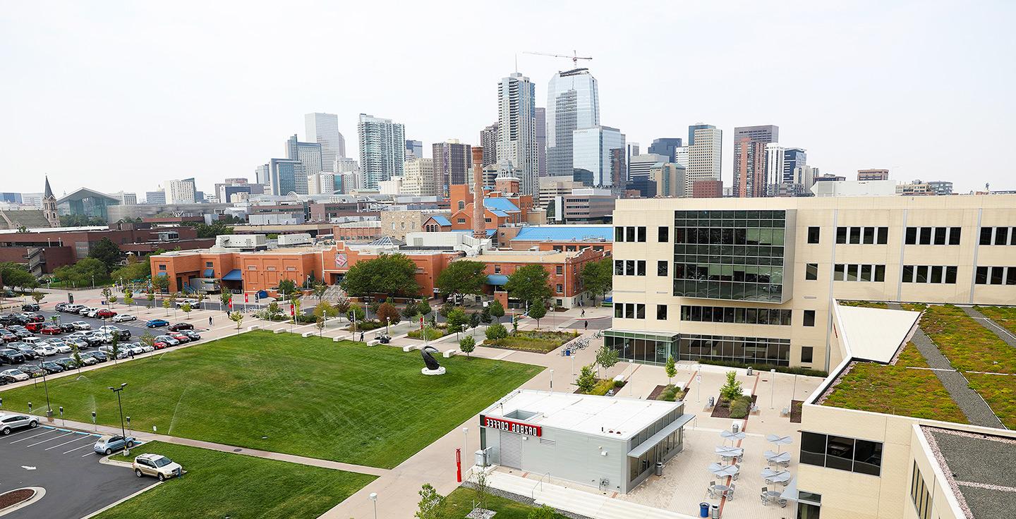 Aerial view of Auraria Campus and Downtown 丹佛.